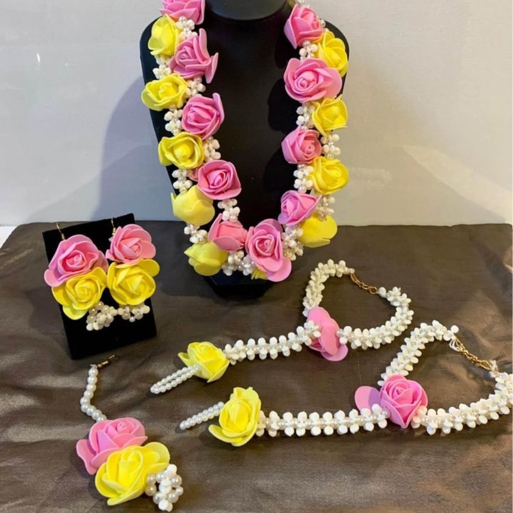 Artificial flowers necklace set